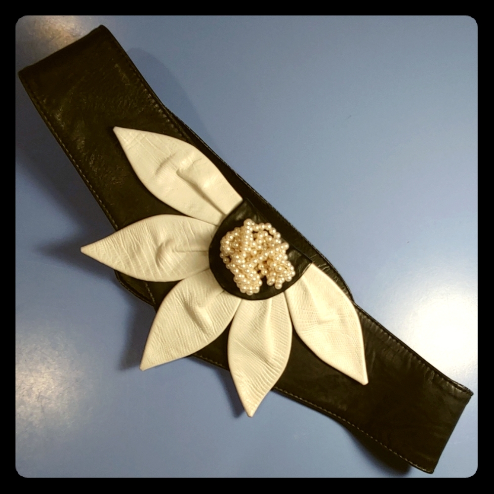 Leather, Daisy belt